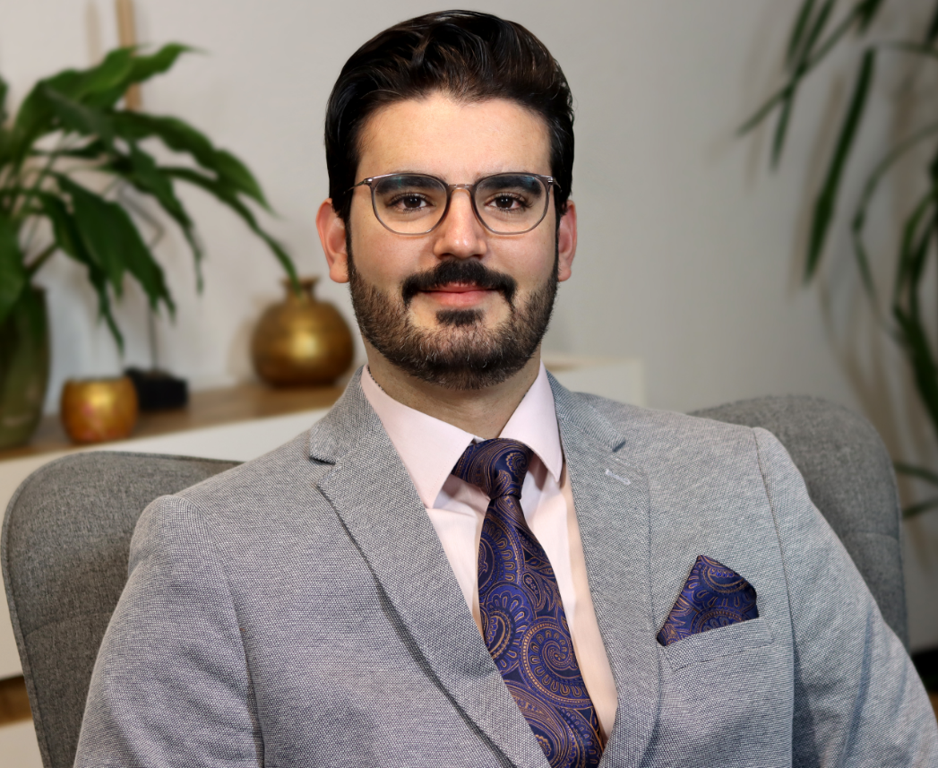 آریا بهرامی، نویسندهٔ وبسایت نان حیات
